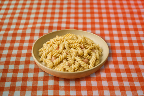 Fusilli con bacon y champiñones